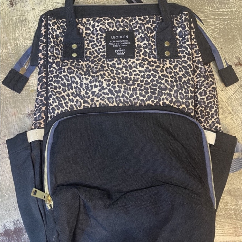 LEQUEEN Diaper bag / Backpack, Black and White Patterned, Sophisticated Design - Picture 7 of 8